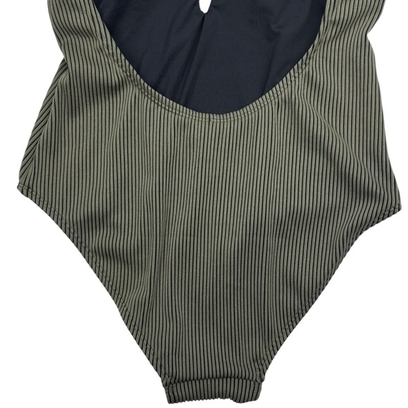 CUPSHE OLIVE GREEN PLUNGING KNOTTED V-NECK ADJUSTABLE STRAP ONE PIECE SWIMSUIT - Picture 10 of 16